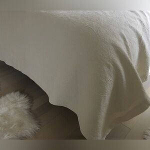ivory textured cotton matelassé coverlet